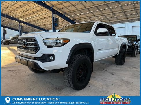 Used 2017 Toyota Tacoma TRD Off-Road image 2