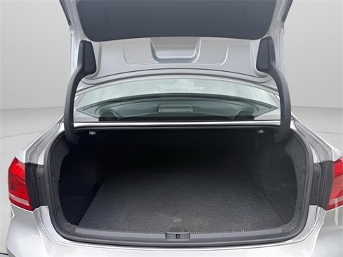 Used 2015 Volkswagen Passat 1.8T Wolfsburg Edition image 9