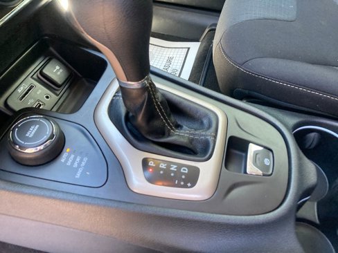 Used 2016 Jeep Cherokee Latitude w/ Safety/Convenience Group image 28
