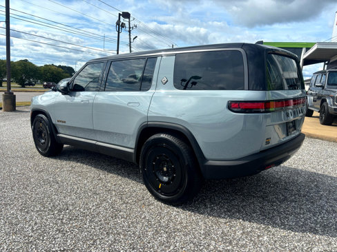 Used 2025 Rivian R1S Premium image 12