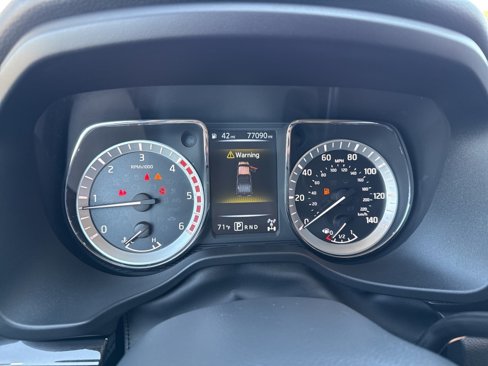 Used 2016 Nissan Titan SV image 20