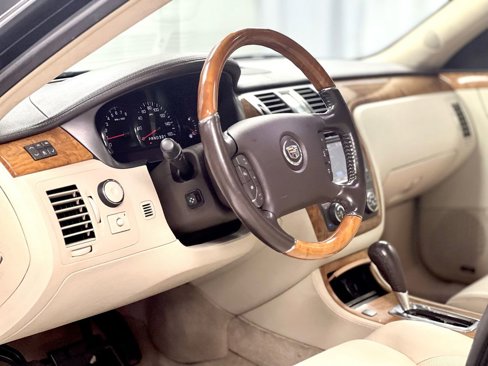 Used 2011 Cadillac DTS Platinum image 16
