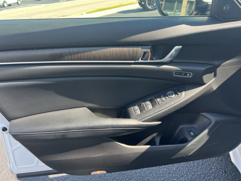Used 2018 Honda Accord Touring image 8