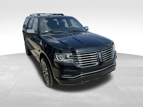 Used 2017 Lincoln Navigator Select image 2