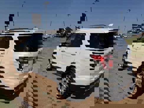 Used 2017 Ford Explorer Limited image 5
