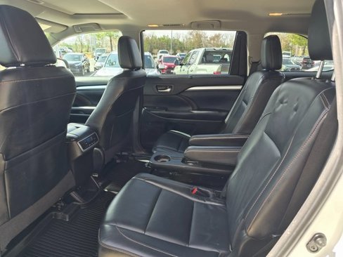 Used 2018 Toyota Highlander XLE image 22