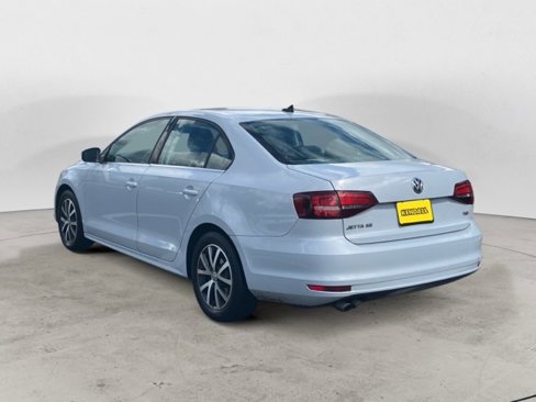 Used 2017 Volkswagen Jetta SE image 6