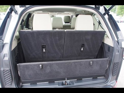 Used 2019 Land Rover Discovery HSE image 19