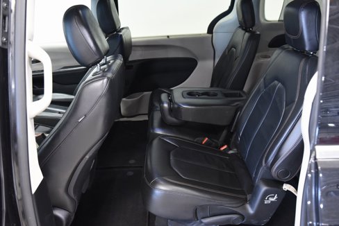 Used 2017 Chrysler Pacifica Touring-L image 12