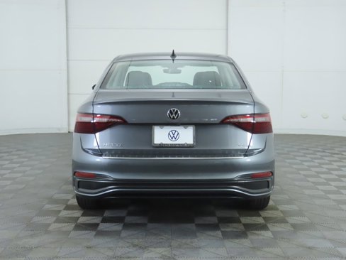 Certified 2024 Volkswagen Jetta SE image 7