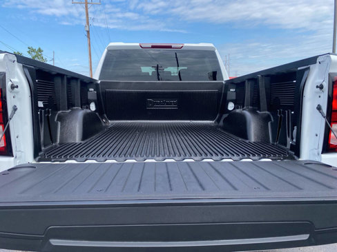 Used 2023 GMC Sierra 1500 SLE image 11