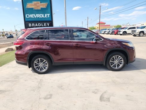 Used 2019 Toyota Highlander XLE image 3