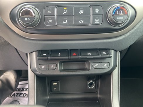 Used 2016 Chevrolet Colorado Z71 image 16