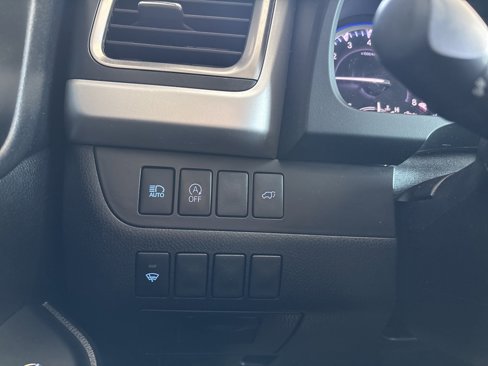 Used 2019 Toyota Highlander XLE image 15