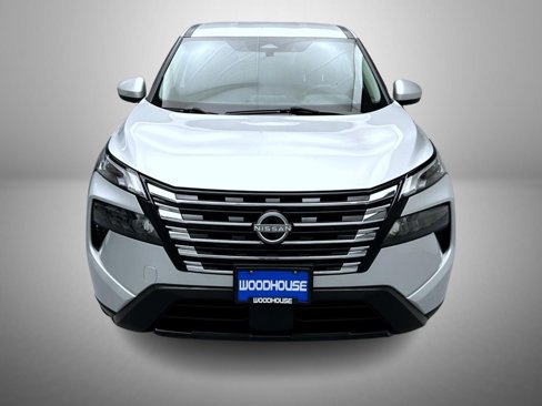 Used 2024 Nissan Rogue SV image 2