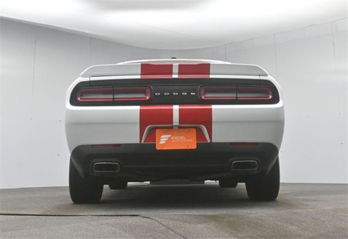 Used 2015 Dodge Challenger SXT image 31