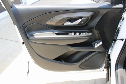 Used 2023 GMC Terrain SLE w/ Driver Convenience Package image 9