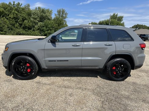 Used 2020 Jeep Grand Cherokee Laredo image 2