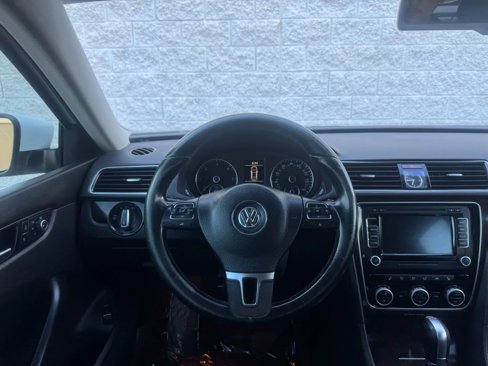 Used 2013 Volkswagen Passat TDI SEL Premium image 23