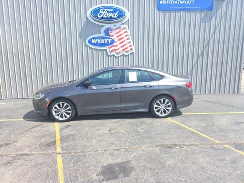 Used 2015 Chrysler 200 S image 8