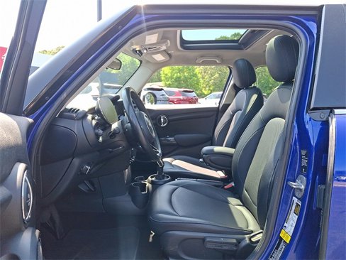 Used 2021 MINI Cooper 4-Door Hardtop w/ Driver Assistance Package image 14