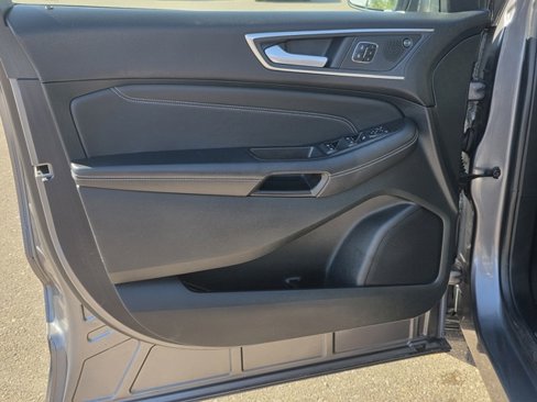 Used 2024 Ford Edge Titanium image 28