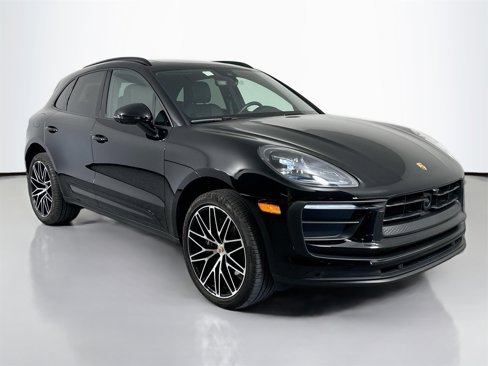 Certified 2024 Porsche Macan image 9