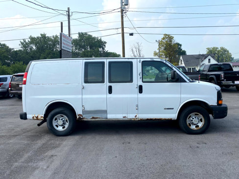 Used 2005 Chevrolet Express 2500 image 2