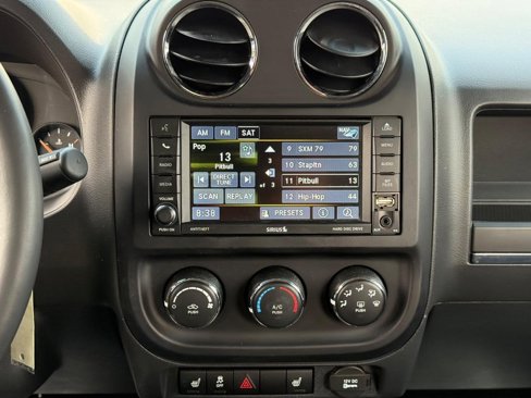 Used 2016 Jeep Patriot Latitude image 14
