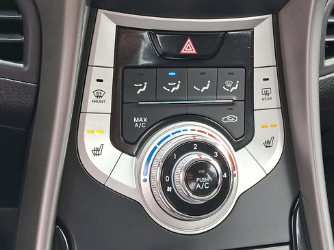 Used 2012 Hyundai Elantra Limited image 18