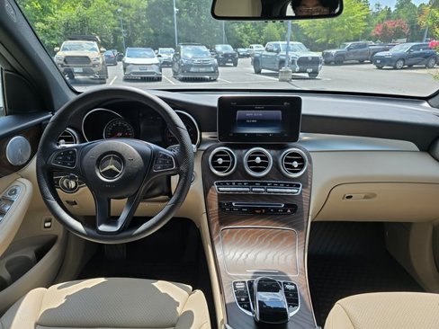 Used 2018 Mercedes-Benz GLC 300 4MATIC image 11