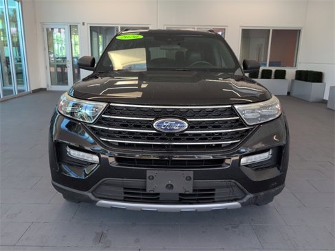 Used 2020 Ford Explorer XLT w/ Equipment Group 202A image 3