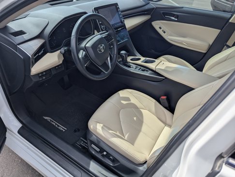 Used 2020 Toyota Avalon XLE image 8