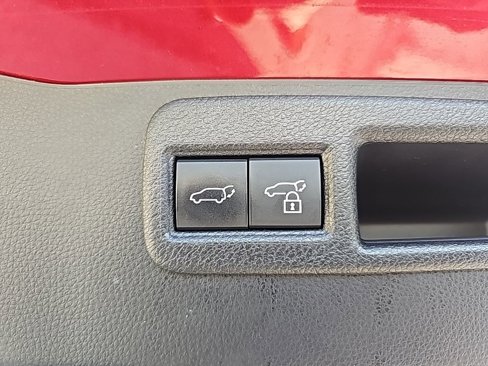 Used 2021 Toyota Venza XLE w/ Softex Package image 16
