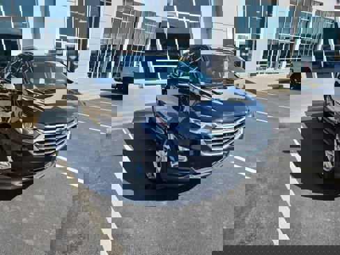 Used 2018 Chevrolet Equinox Premier image 2