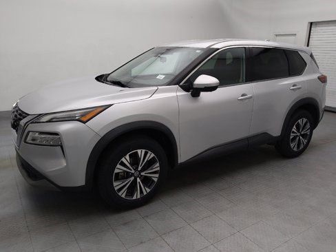 Used 2021 Nissan Rogue SV image 2