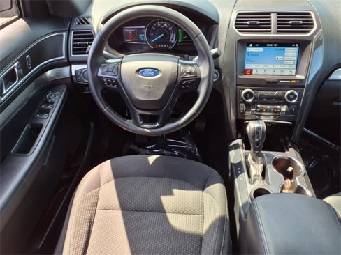 Used 2018 Ford Explorer XLT w/ Equipment Group 201A image 19