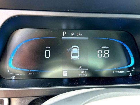Used 2025 Hyundai Elantra SE image 17