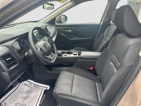 Used 2025 Nissan Rogue SV image 9
