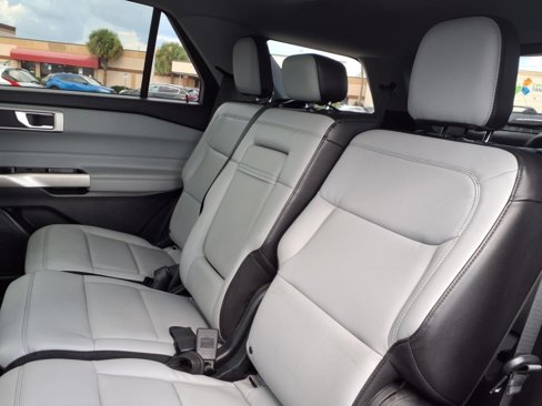 Used 2021 Ford Explorer XLT w/ XLT Sport Appearance Package image 16
