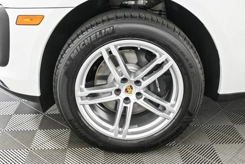Certified 2025 Porsche Macan image 39