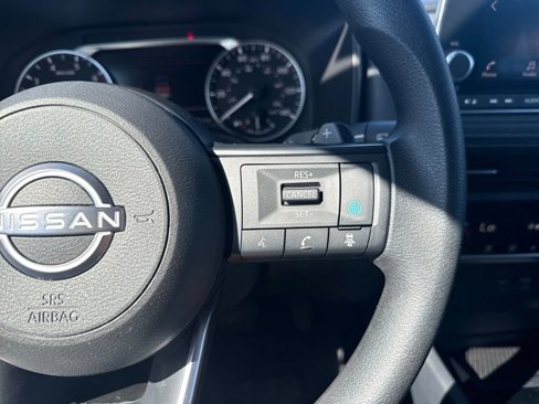Used 2024 Nissan Rogue SV image 17