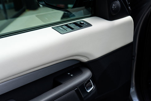 Used 2021 Land Rover Discovery S R-Dynamic image 18