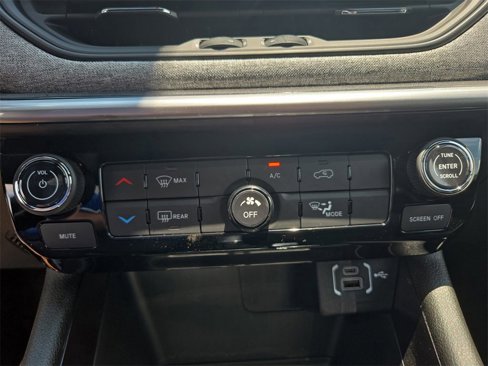 New 2025 Jeep Compass Latitude image 19