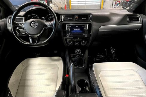 Used 2016 Volkswagen Jetta Sport image 11
