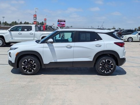 Used 2021 Chevrolet TrailBlazer LT w/ LPO, Blackout Package image 12