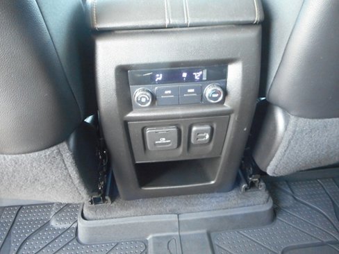 Used 2018 Chevrolet Traverse LT image 18