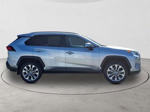 Used 2019 Toyota RAV4 XLE Premium image 4