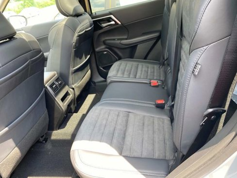 New 2025 Mitsubishi Outlander AWD image 9