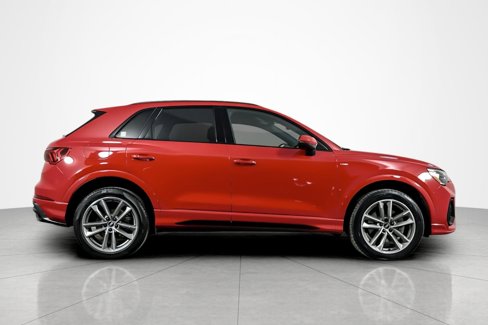 Used 2022 Audi Q3 2.0T Premium w/ Black Optic Sport Package image 6